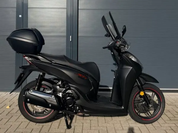 2018 Honda SH300 i ABS 2018 – 15.500 km – Recent Onderhoud - € 4.250 (1/1)