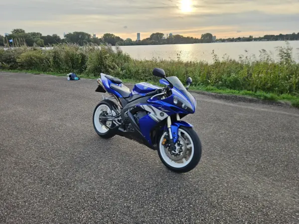 2004 Yamaha YZF-R1 - €4,500 · Bidding (1/1)