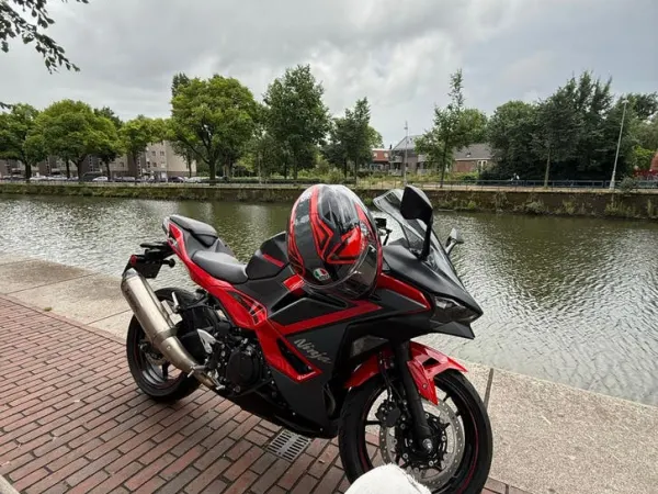 2025 Kawasaki Ninja 500 SE - € 6.999 · Bieden (1/1)