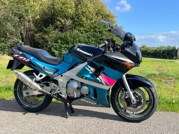 1994 Kawasaki ZZR600 uit 1994-Goed Onderhouden Sporttoerer - €1,000 · Bidding (1/1)