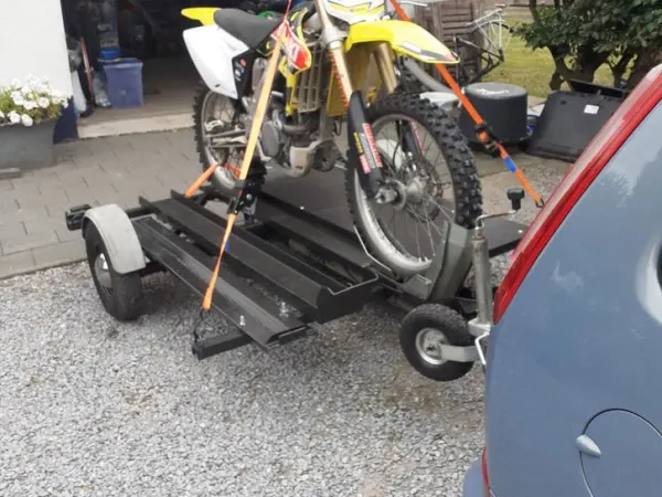 Year unknown Suzuki RMZ 250 4-takt Crossmotor met Aanhanger - Bidding (1/1)