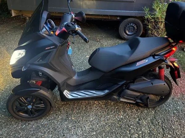 Bouwjaar onbekend Piaggio MP3 300 HPE Sport-Zo Goed als Nieuw - € 4.950 · Bieden (1/1)