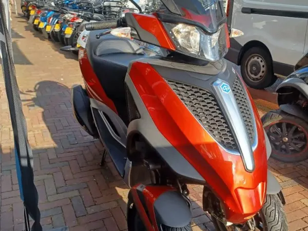 2012 Piaggio MP3 300 - €3,850 · Bidding (1/1)