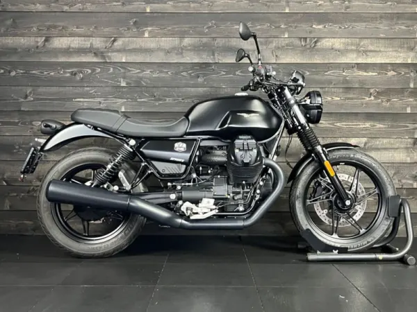 2024 Moto Guzzi V 7 Stone 850 - € 8.990 (1/1)