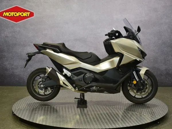 2025 Honda Forza 750 - €13,499 · Bidding (1/1)