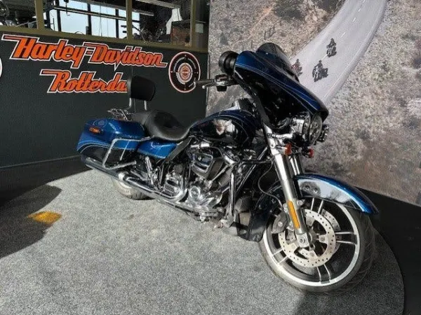2018 Harley-Davidson FLHX Street Glide (bj 2018) - €22,990 · Bidding (1/1)