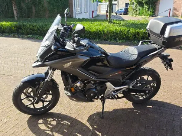2020 Honda NC750X-2020-Weinig km-btw - €7,500 · Bidding (1/1)