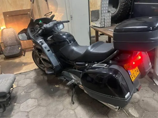 1998 Honda Pan European ST1100 (1998) (klein project) - € 1.995 · Bieden (1/1)