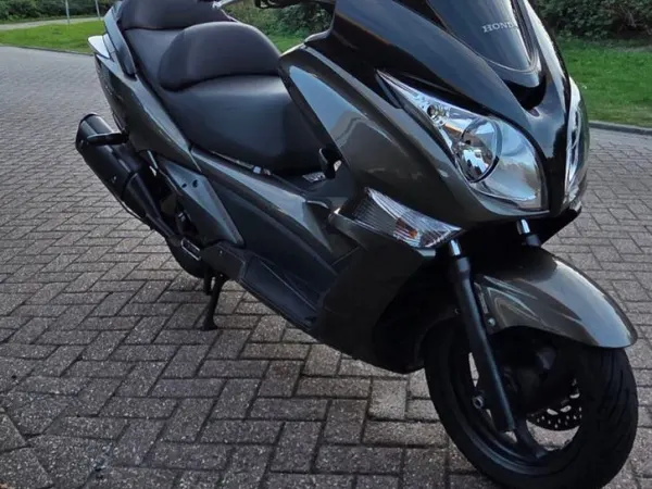 2013 Honda Silverwing 600cc-Comfortabele Motorscooter - €4,750 · Bidding (1/1)