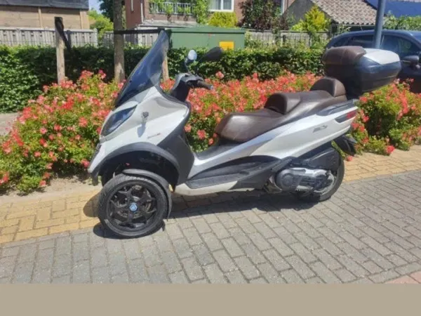 Year unknown Piaggio MP3 500 - €3,750 · Bidding (1/1)