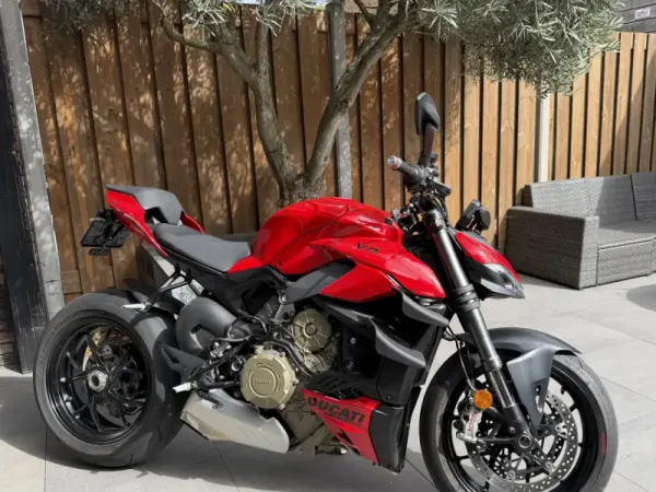 2024 Ducati Streetfighter - €22,000 (1/1)