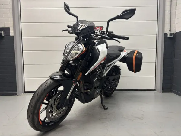 2022 KTM 390 Duke ABS (bj 2022) - €4,500 · Bidding (1/1)