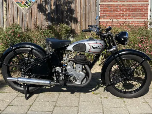 1943 Norton 16H uit 1943 - €6,950 · Bidding (1/1)