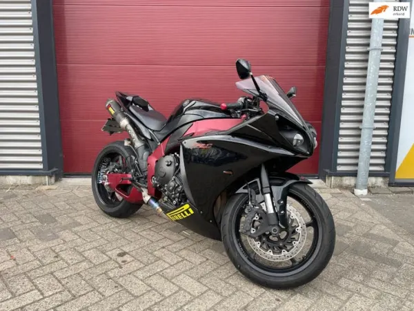 2010 Yamaha YZF R1 - €5,750 (1/1)