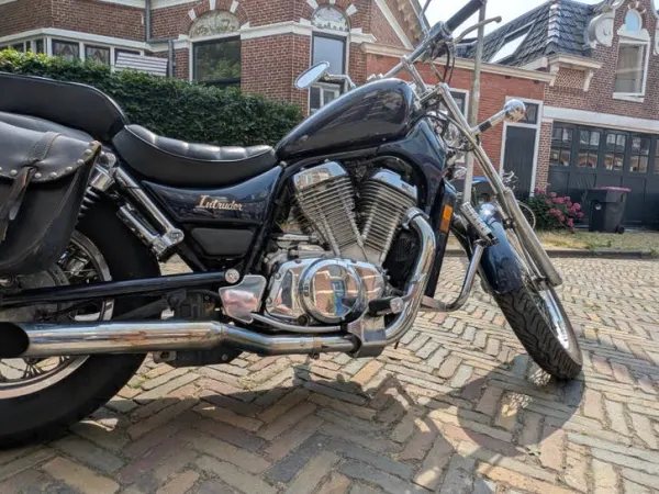 1987 Suzuki VS 700 - €1,750 · Bidding (1/1)