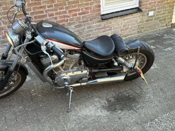 1987 Suzuki Intruder - €1,650 · Bidding (1/1)