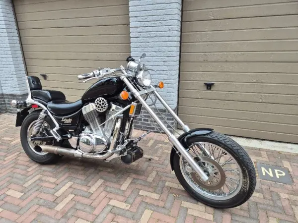 1991 Suzuki Intruder - €3,850 · Bidding (1/1)