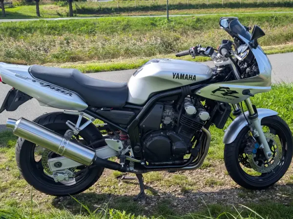 2000 Yamaha FZR 400 - €1,750 (1/1)