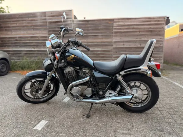 1985 Honda VT 700 - €999 · Bidding (1/1)