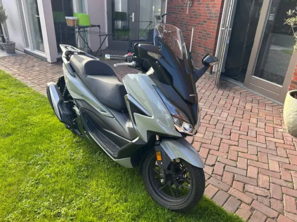 Bouwjaar onbekend Honda Forza 350 - € 6.500 · Bieden (1/1)