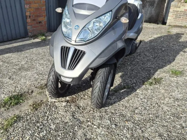2011 Piaggio MP3 LT 400cc Motorscooter-Grijs - €2,000 · Bidding (1/1)