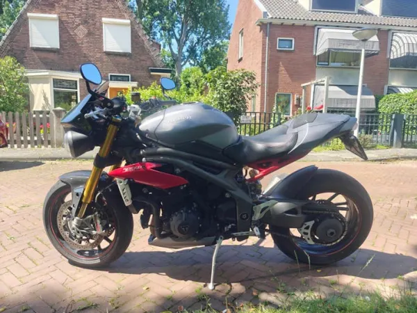 2016 Triumph Speed Triple 1050R (2016) – 42.890 km k - Bidding (1/1)