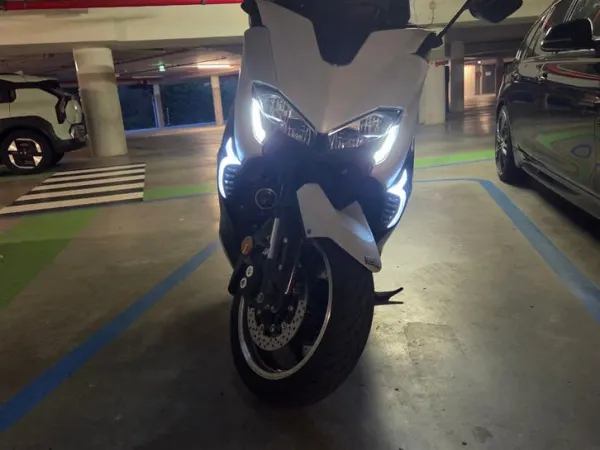 2020 Yamaha Tmax DX met Handvat-en Zadelverwarming - €8,500 · Bidding (1/1)