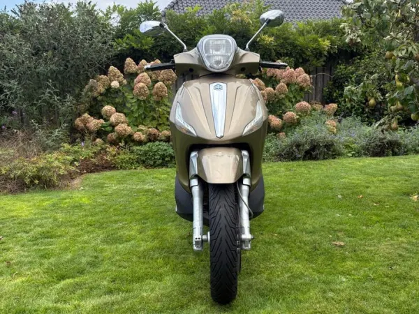 2011 Piaggio Beverly 300ie - €2,400 · Bidding (1/1)