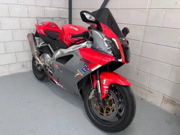2004 Aprilia RSV - €2,590 · Bidding (1/1)