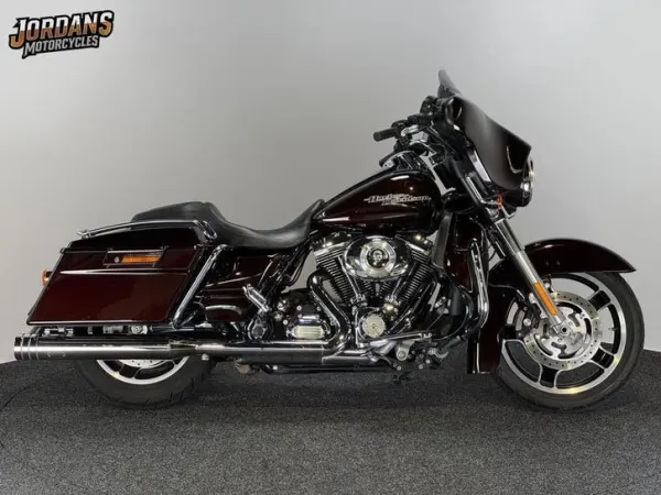 2011 Harley-Davidson Street Glide - €13,950 · Bidding (1/1)