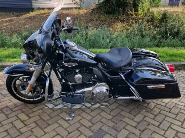 2015 Harley-Davidson FLH ElectraGlide Police 103 NL Geleverd 2015 - € 15.950 · Bieden (1/1)