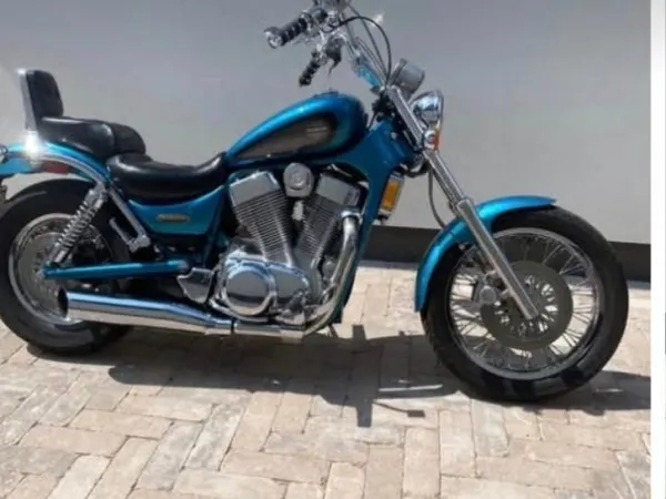 Bouwjaar onbekend Suzuki Intruder VS 1400-Chopper - € 2.850 · Bieden (1/1)