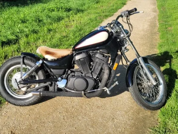 1985 Suzuki Intruder VS700 1985 Custom Bobber - €1,950 · Bidding (1/1)