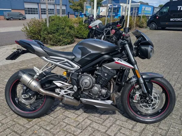 2018 Triumph Street Triple 765 rs - €7,990 · Bidding (1/1)