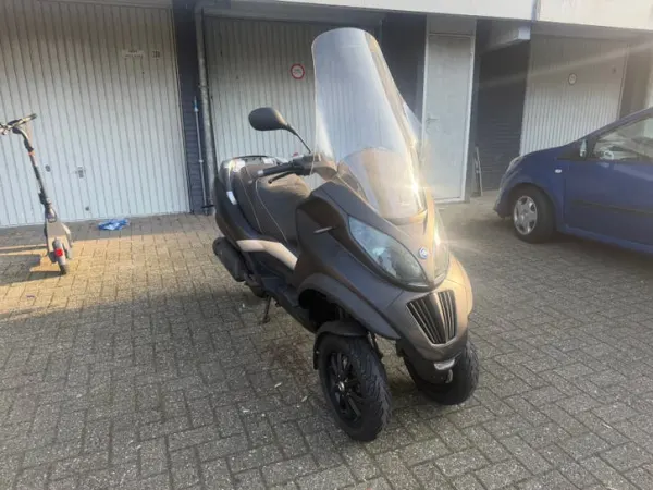 Year unknown Piaggio MP3 250 LT (bj 2009) Koppakking lek - €1,300 (1/1)
