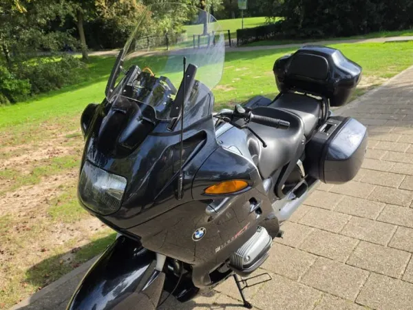 2000 BMW R1100RT (2000) met Bluetooth Radio en Accessoires - €3,250 · Bidding (1/1)