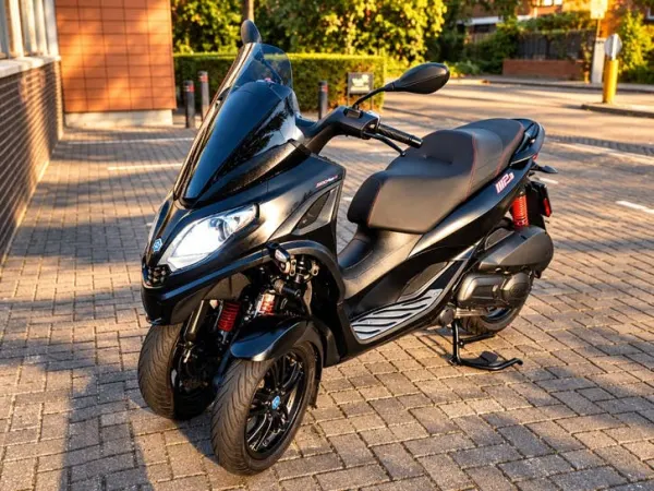 2020 Piaggio MP3 300 hpe Sport-Zo Goed als nieuw! 10000km - € 5.299 · Bieden (1/1)