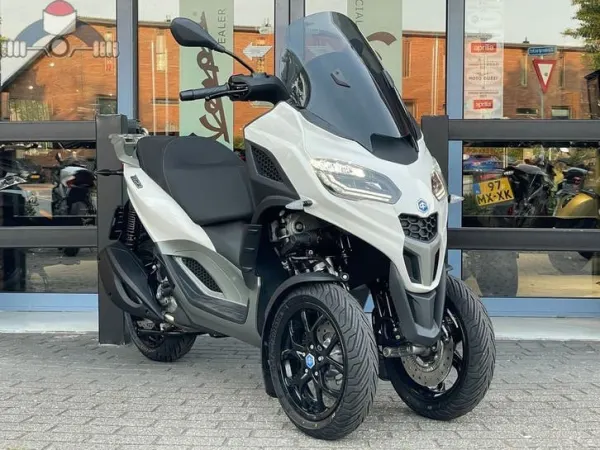 2026 Piaggio MP3 310 - €8,700 (1/1)