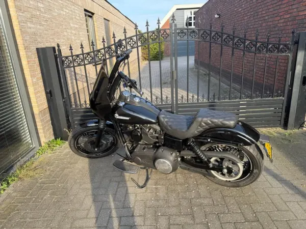 2015 Harley-Davidson Dyna Street Bob 2015-Custom Black - €9,995 · Bidding (1/1)