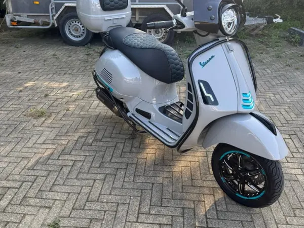 2023 Vespa GTS 300 SuperTech (A1)– 11.711 km –Getuned & Ontgrensd - €8,500 · Bidding (1/1)