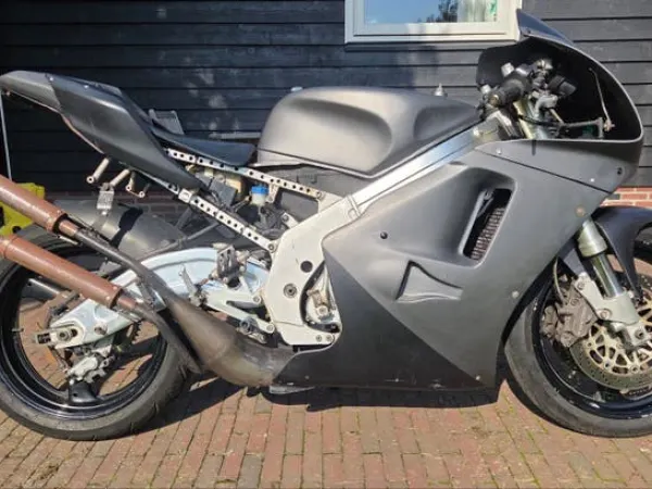 1993 Suzuki RGV 250 - €4,250 · Bidding (1/1)
