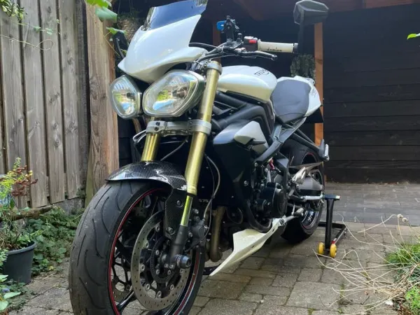 Year unknown Triumph Street Triple - €5,800 · Bidding (1/1)
