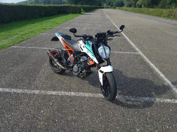 Bouwjaar onbekend KTM Duke 125 2019 | Akrapovic, Pirelli's, Flame Remschijf - € 3.999 · Bieden (1/1)