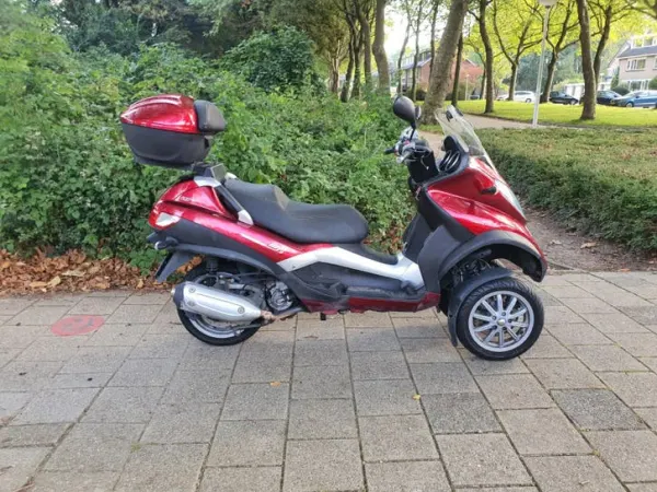 2010 Piaggio MP3 300 – Frans Kenteken - €1,450 · Bidding (1/1)