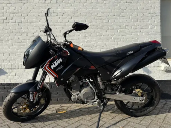 2004 KTM 640 Duke - €2,995 · Bidding (1/1)