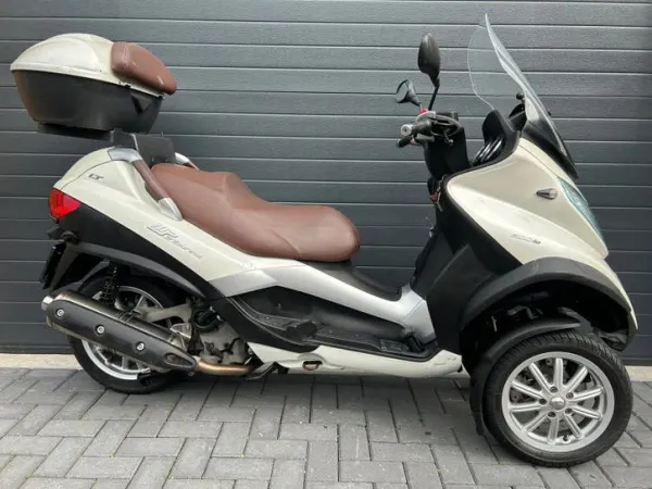 Year unknown Piaggio mp3 500 LT Touring | 24.771km | Garantie - €3,250 (1/1)