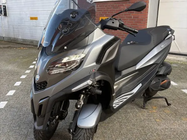 2025 Piaggio MP3 530 HPE Exclusive 2025 | 1.381 km | Nieuwstaat - € 12.450 · Bieden (1/1)