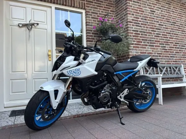 2024 Suzuki GSX-8S - €7,950 · Bidding (1/1)