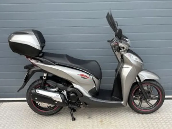 2020 Honda SH 300i / ABS - € 3.899 · Bieden (1/1)