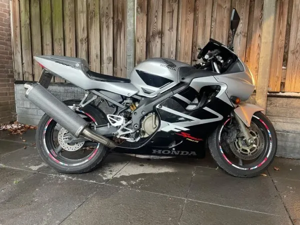 Year unknown Honda CBR 600 cc f4i - €2,750 · Bidding (1/1)